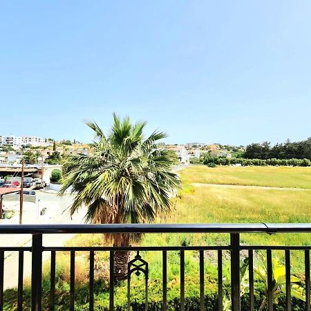 Stunning Views' Apartment With Pool Paphos Exterior photo
