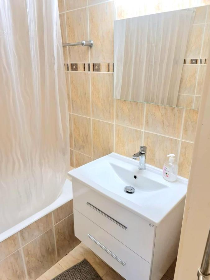 Stunning Views' Apartment With Pool Paphos Exterior photo