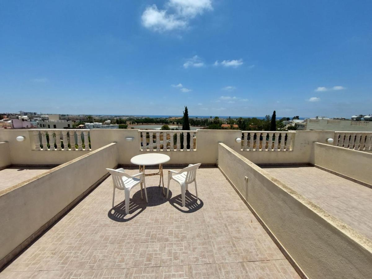 Stunning Views' Apartment With Pool Paphos Exterior photo