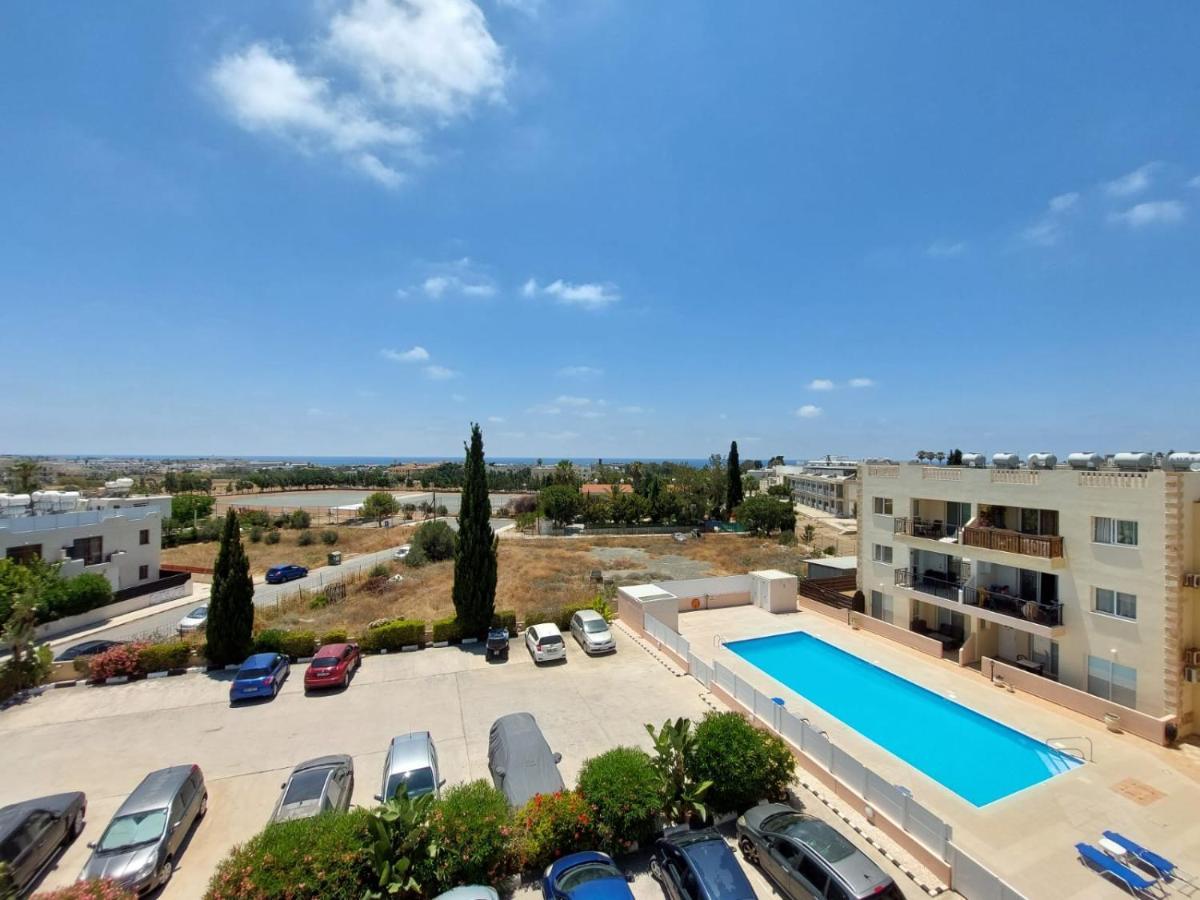 Stunning Views' Apartment With Pool Paphos Exterior photo